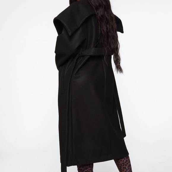 Size ; Small - Picture 2 of 3